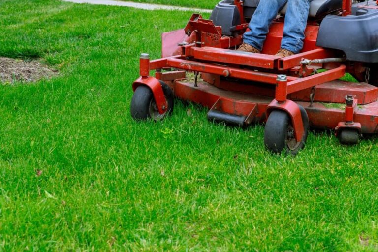 Ride on zero turn mower